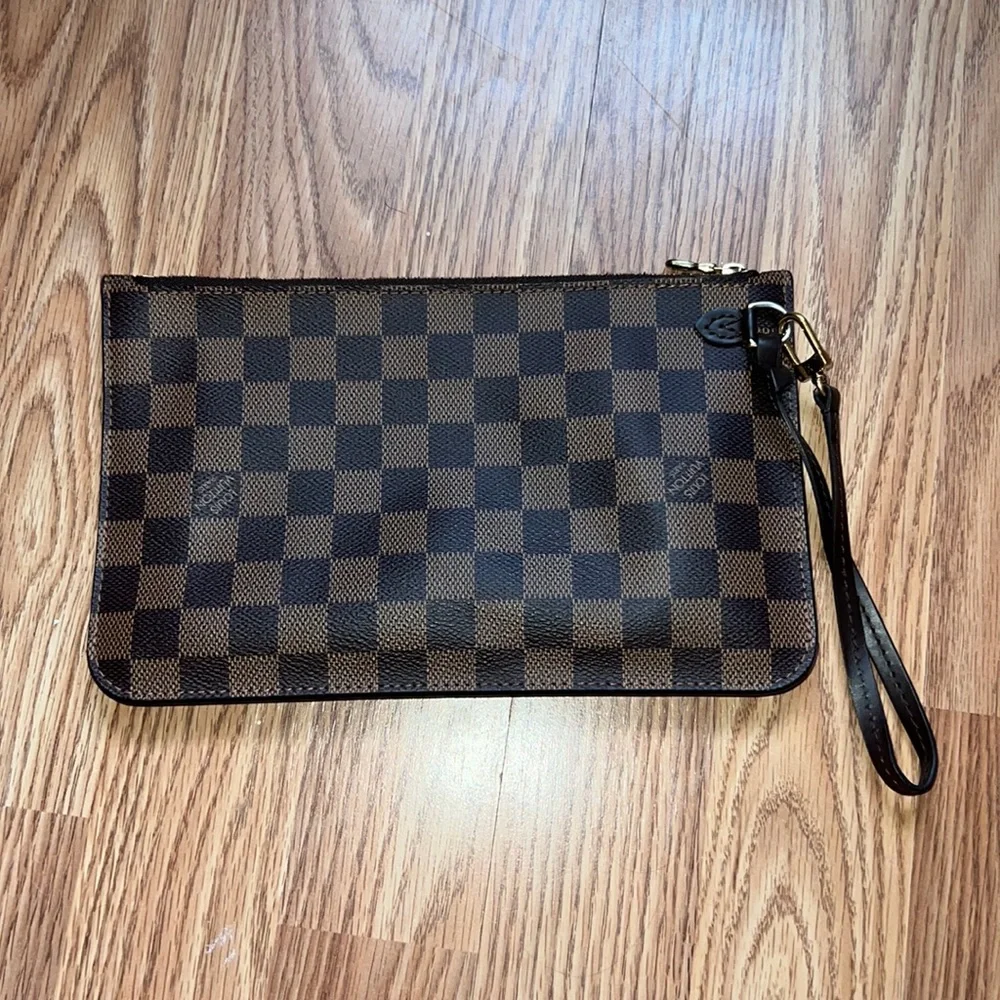Louis Vuitton Neverfull Wristlet